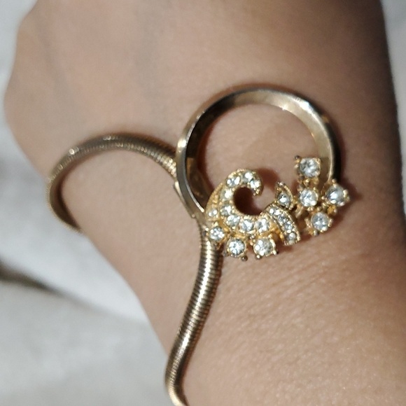 VINTAGE GOLDTONE PENDANT WITH GEMS NECKLACE - Picture 9 of 9